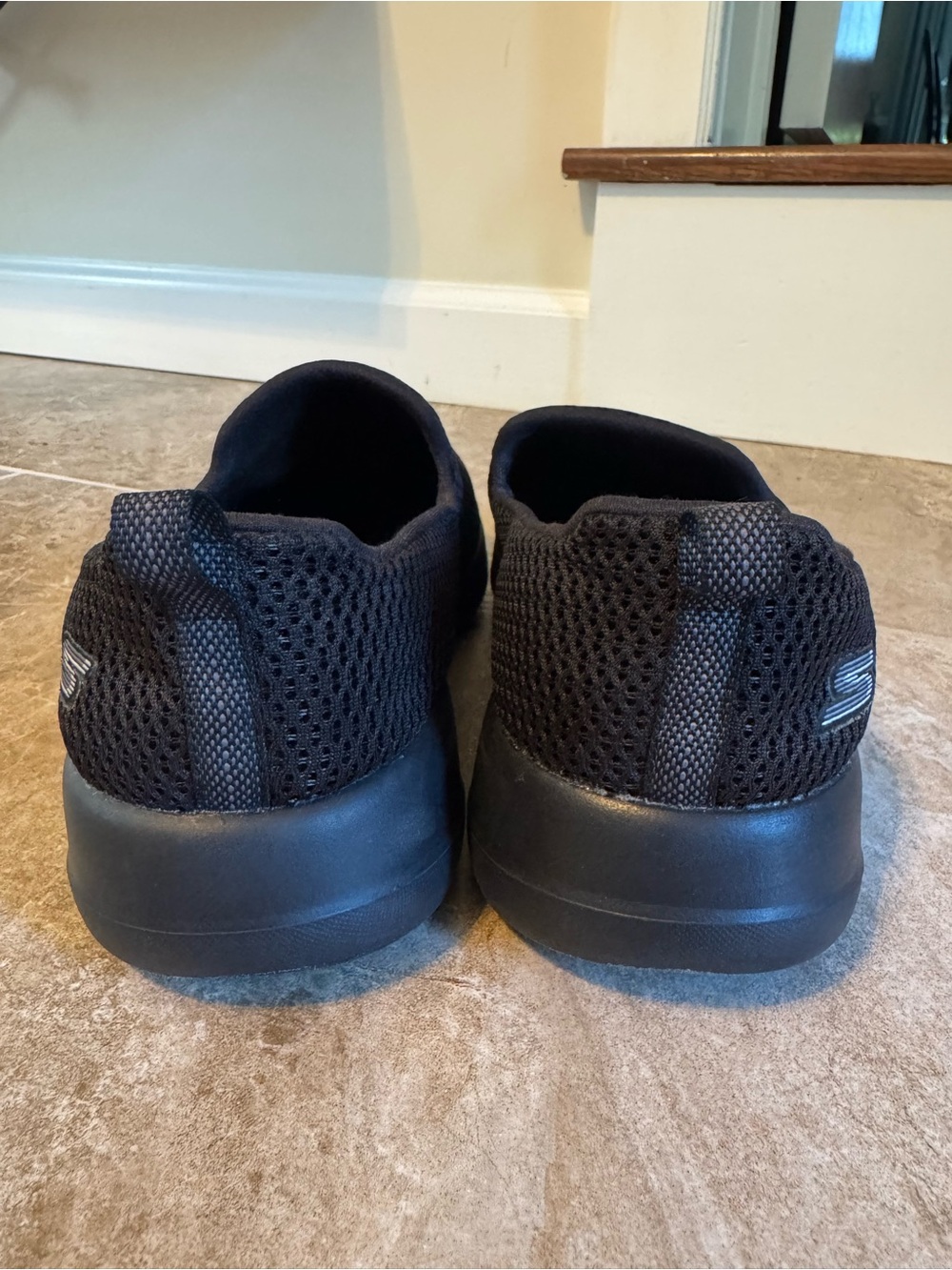 Skechers All-Black Slip-On Mesh Comfort Shoe Size 8 - Picture 4 of 6